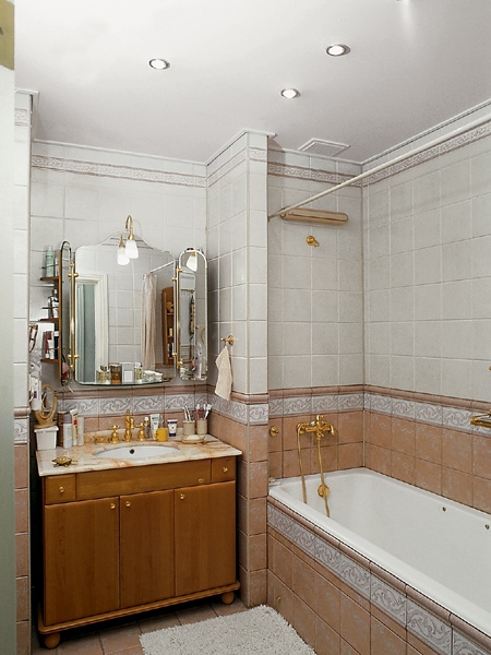 Краткий обзор потолков для ванной комнаты и туалета.